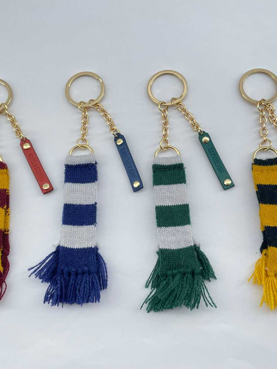 Harry Potter School Scarf Keychain