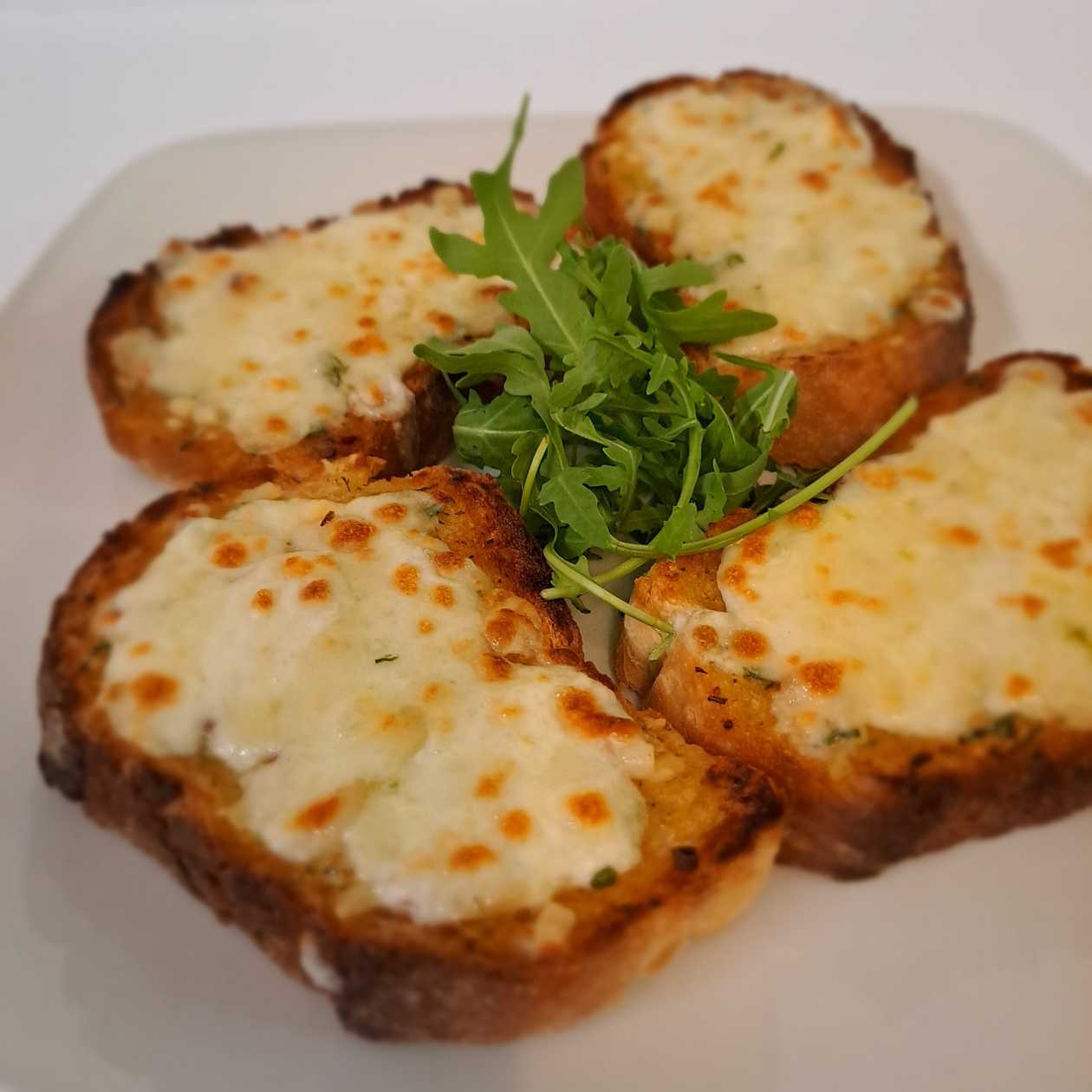 Bruschetta with mozzarella (Toasted Maltese Loaf) (4pcs)
