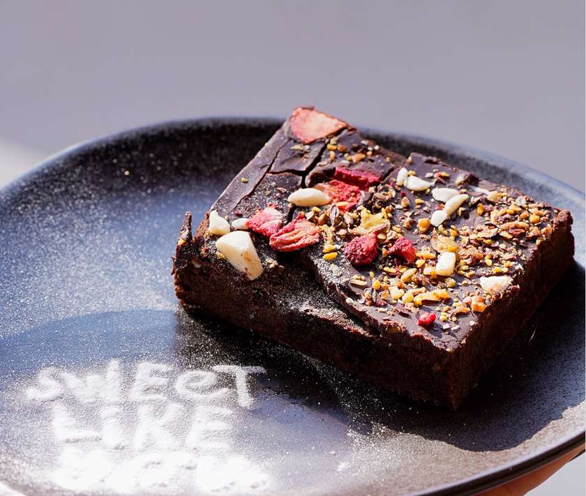 Brownie cu căpșune și fistic