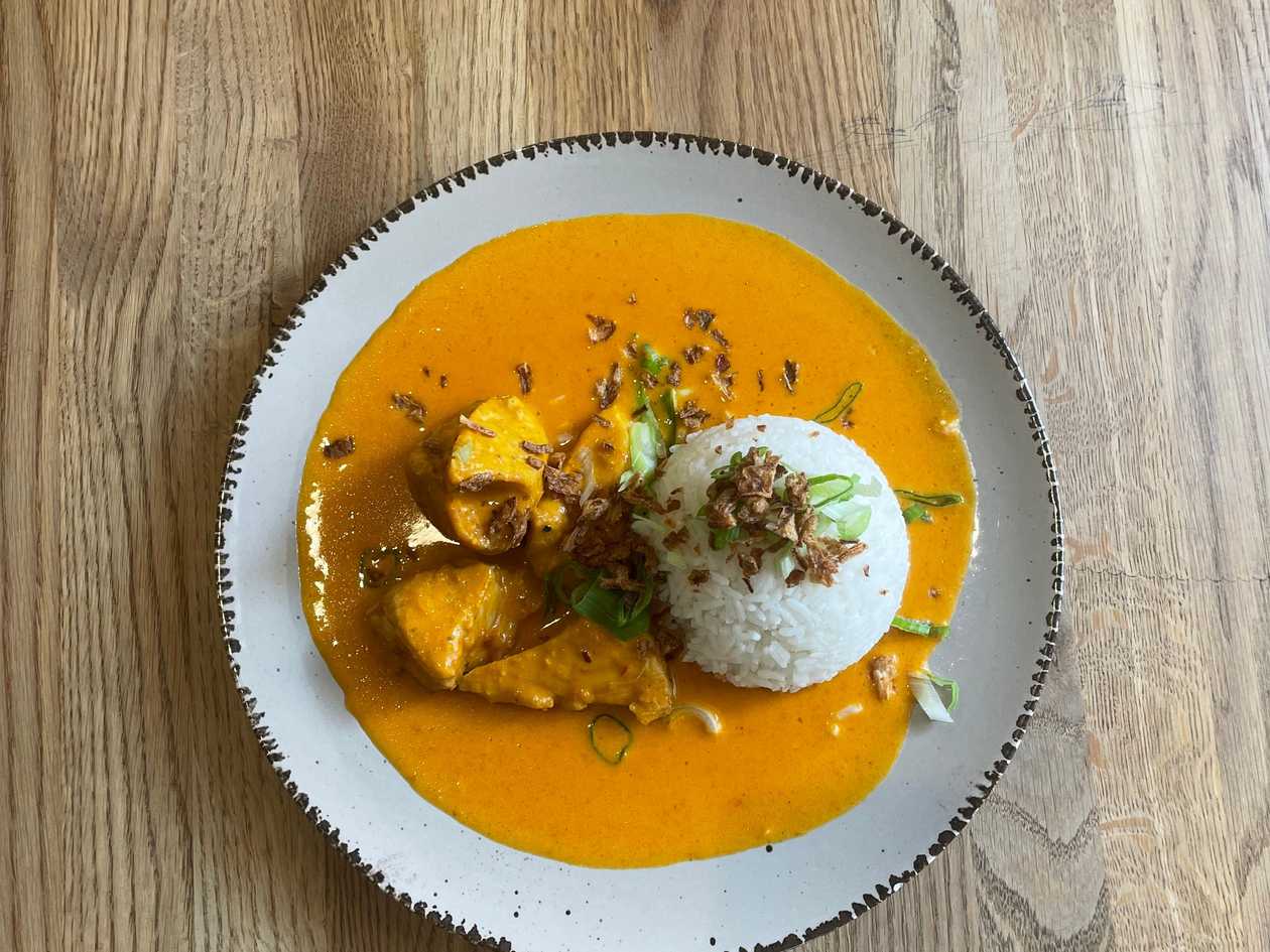 Butter chicken s dušenou jasmínovou rýží