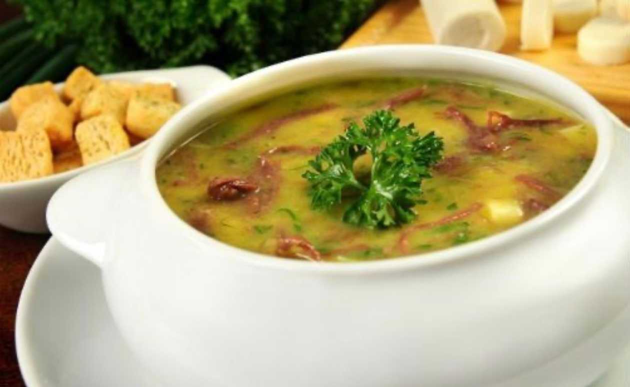 Caldo de costela com mandioca