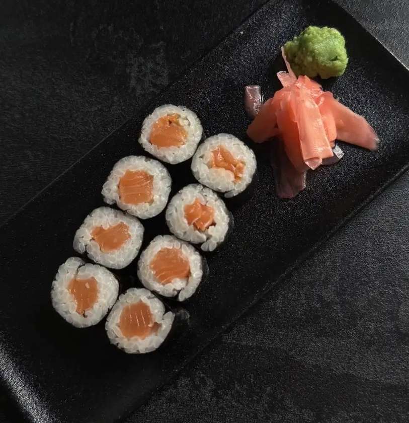Salmon Hosomaki
