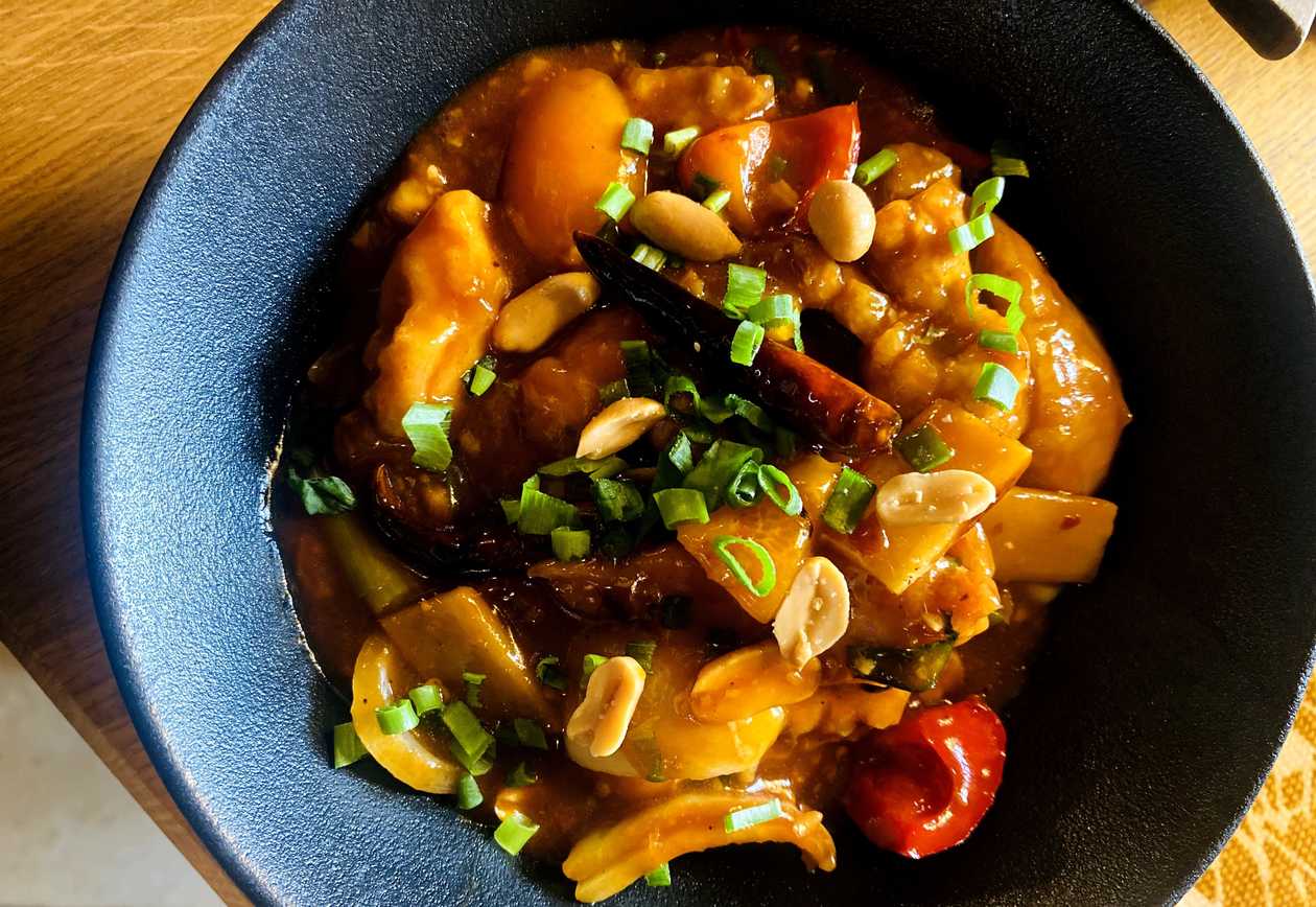 24. Gai Pad Med Mamuang