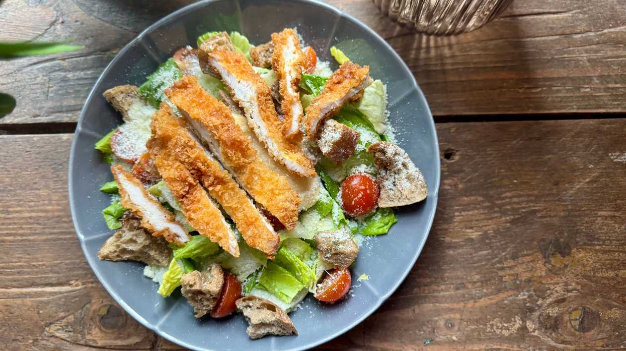 Caesari salat krõbekanaga