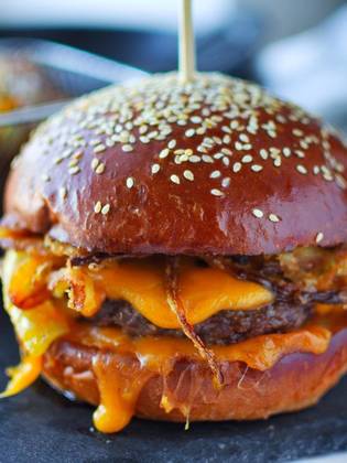 AMIGOS BEEF BURGER