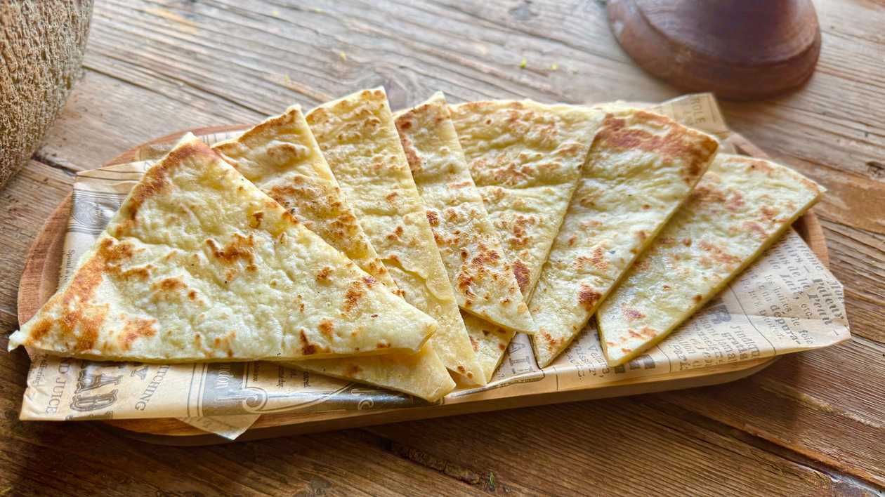 12. Küüslaugu juustu naan