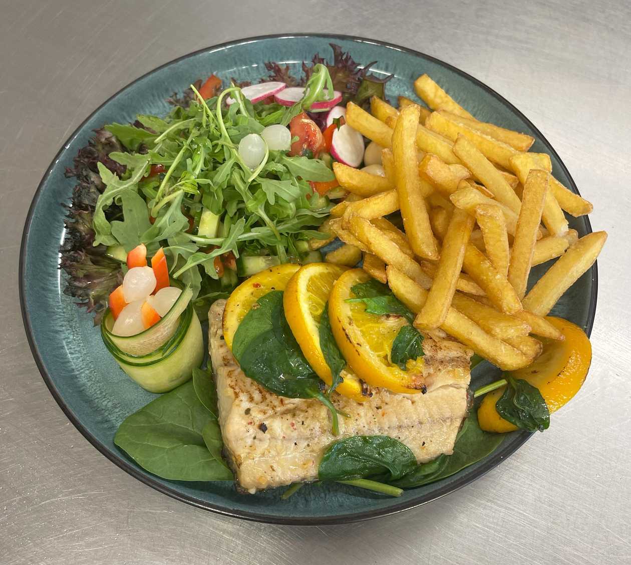 Fried catfish with spinach and oranges