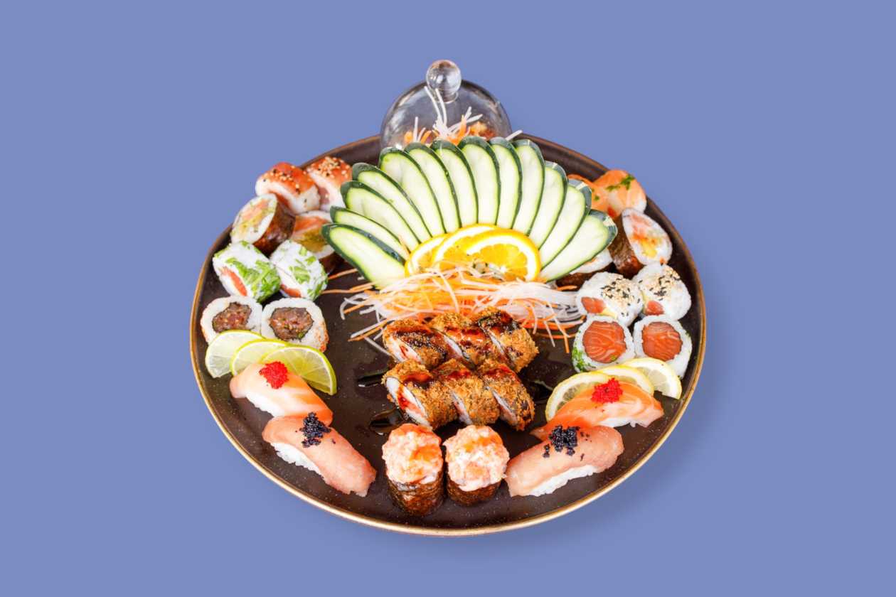 Freestyle without Sashimi (30 pcs of sushi + 4 crepes)