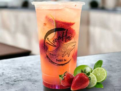 Iced lime juice with strawberry (L)