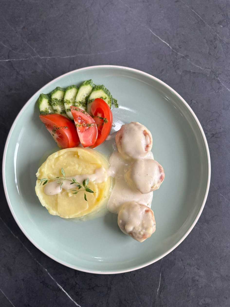 Mashed Potatoes with Chicken Balls in Creamy Sauce