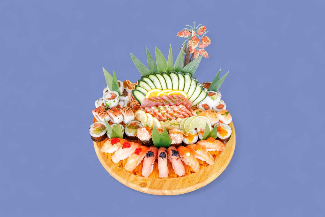 Freestyle (60 pcs: 21 sashimi, 39 sushi + 4 crepes)