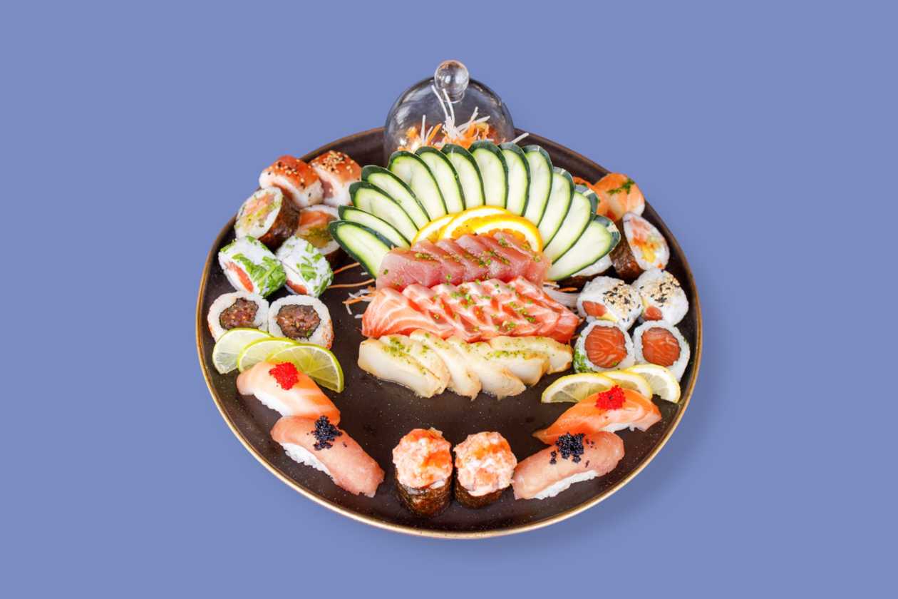 Freestyle (40 pcs: 16 sashimi, 24 sushi + 4 crepes)
