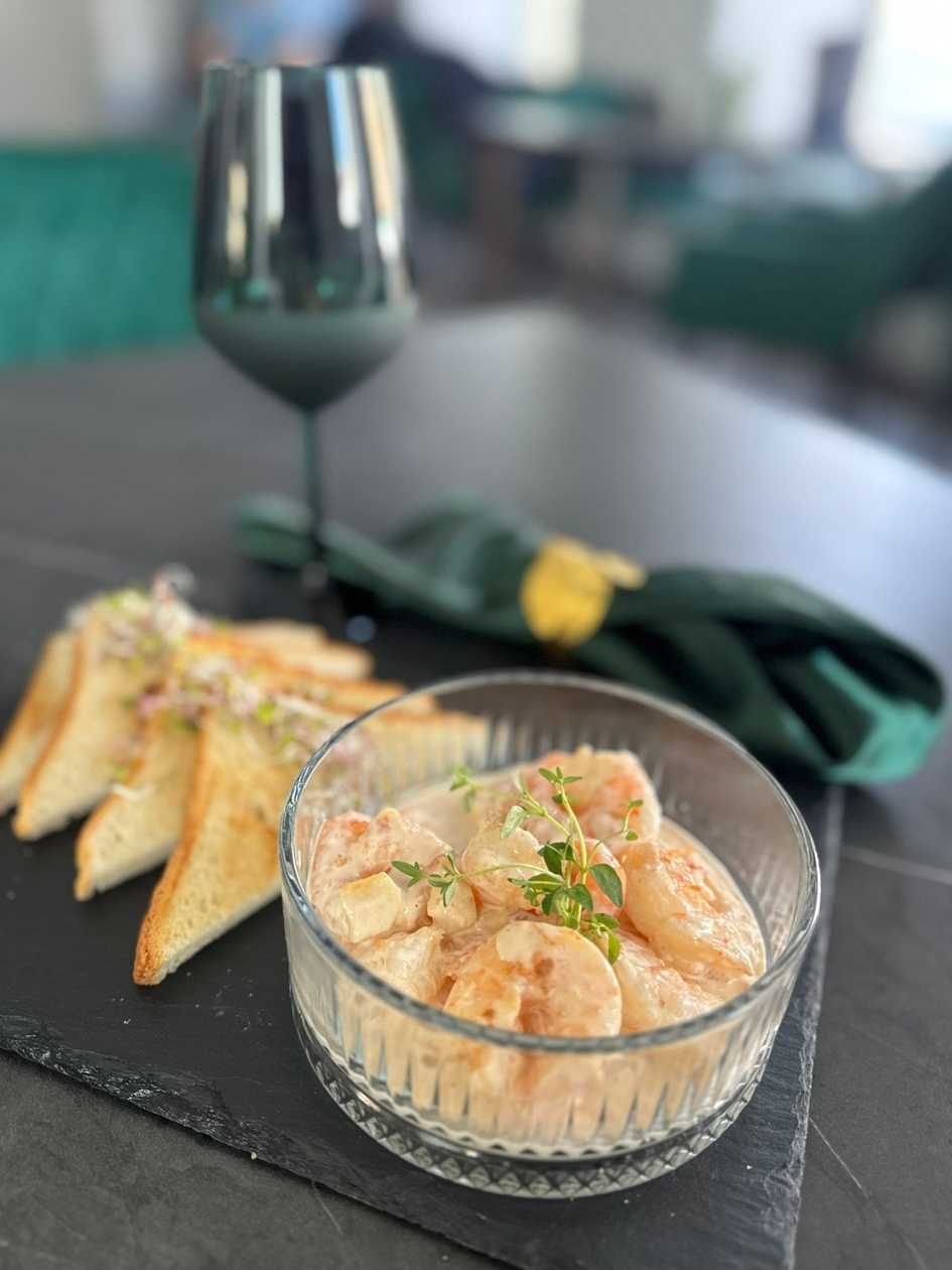 Shrimp in Garlic Sauce with Croutons