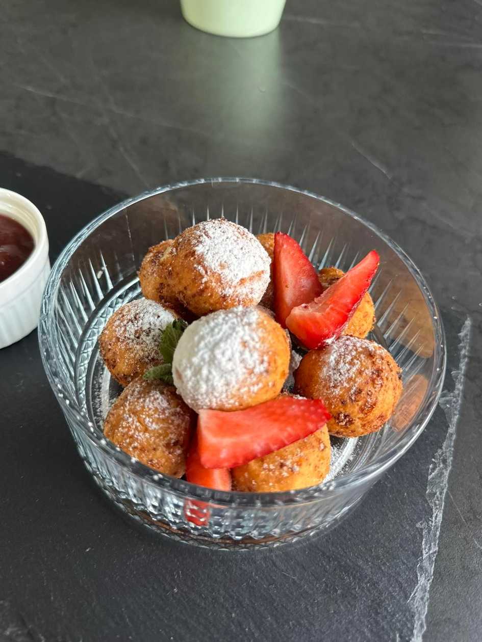 Curd Balls with Mint and Jam