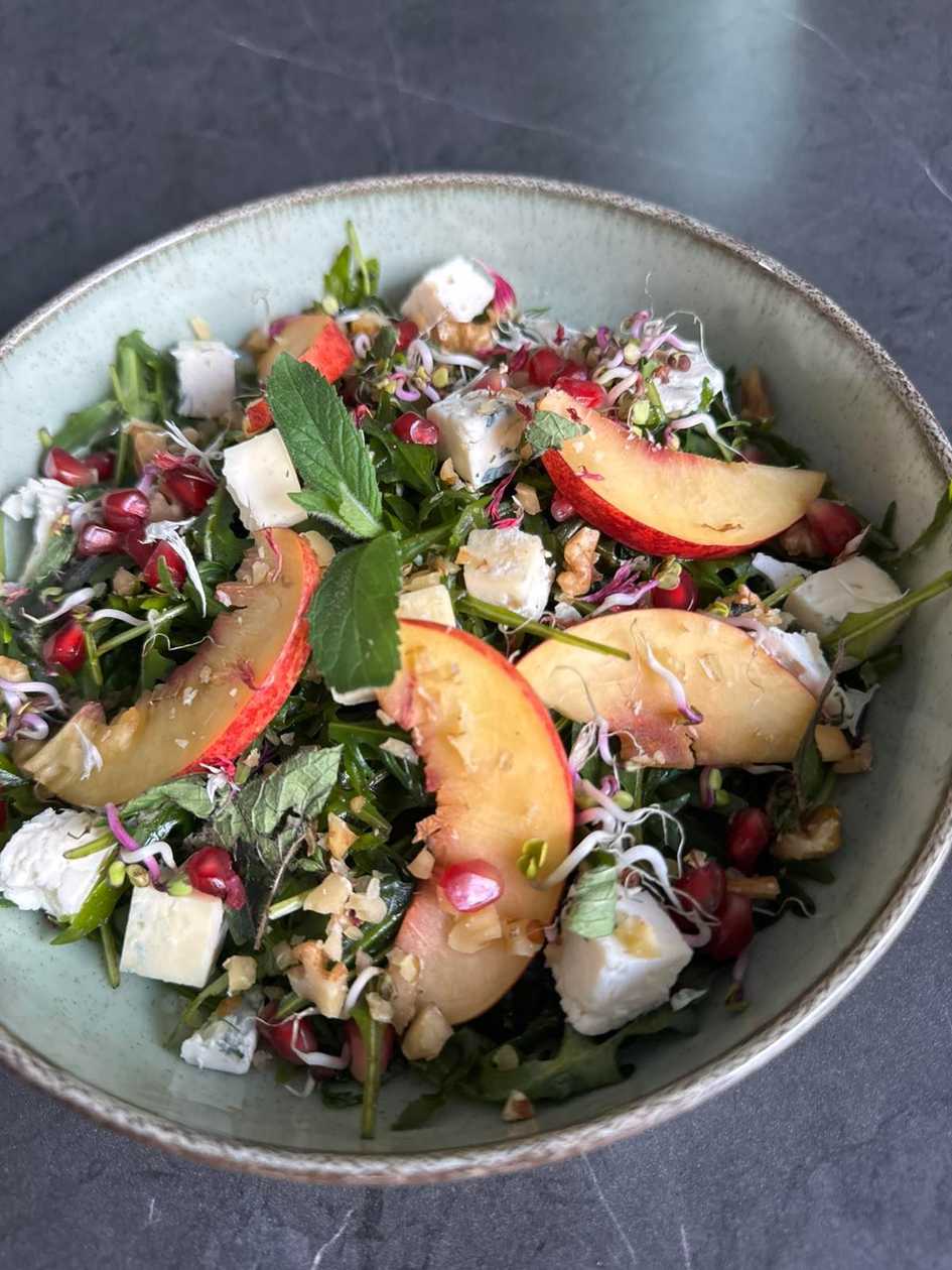 Fresh Salad with Mint, Peach/Nectarine and Gorgonzola Cheese