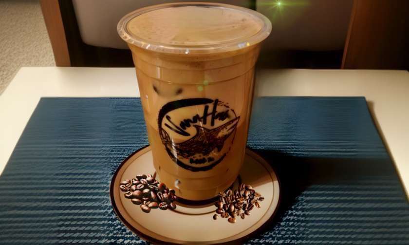 Cà phê sữa đá (iced milk coffee)