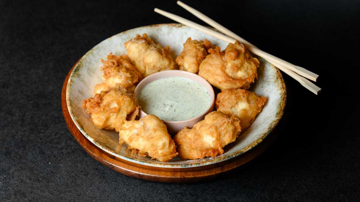 Conopida tempura cu sos de iaurt cu menta 300gr