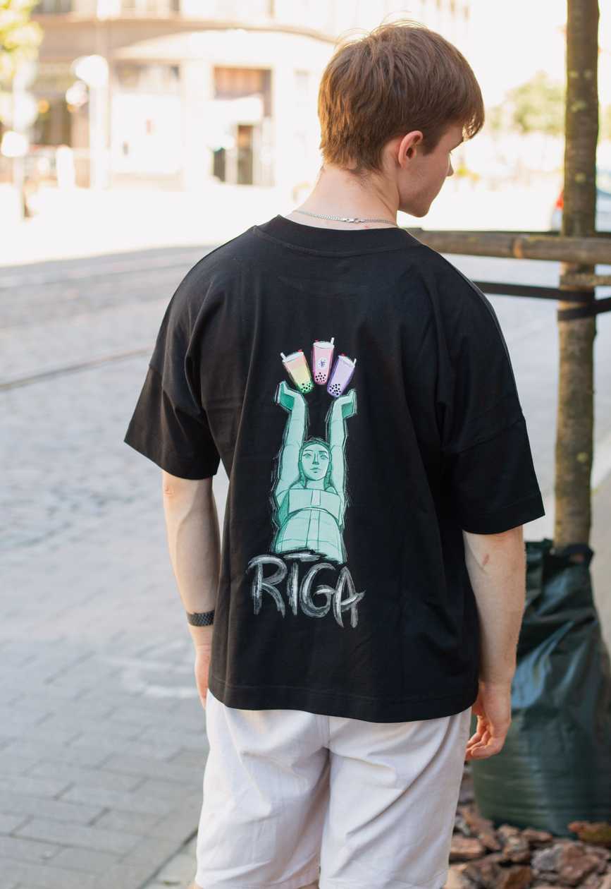 OVERSIZE BUBBLE TEA T-SHIRT (LOVE RIGA) – Unisex model