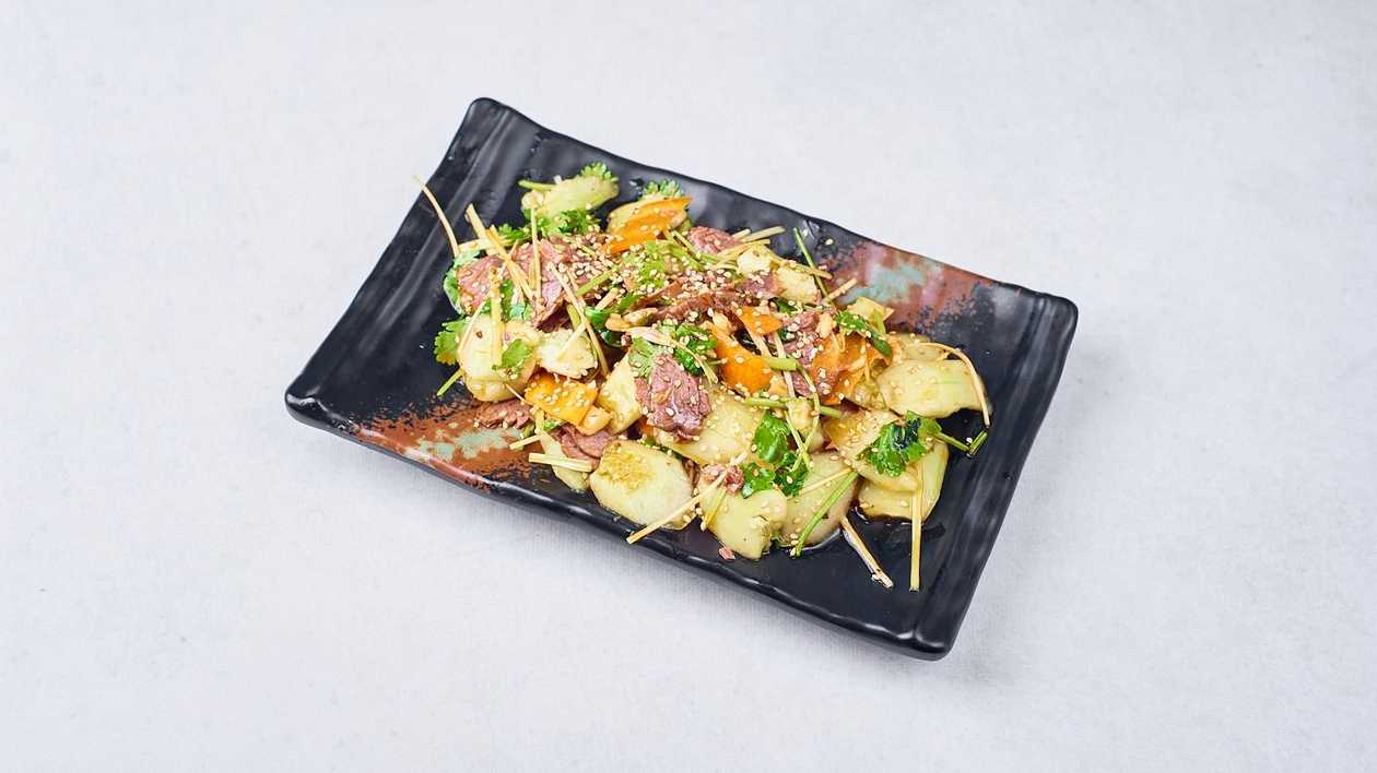 A8. Kawałki Wołowiny z Ogórkiem黄瓜拌牛肉