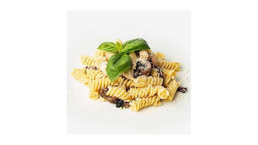Pasta with chicken and mushrooms