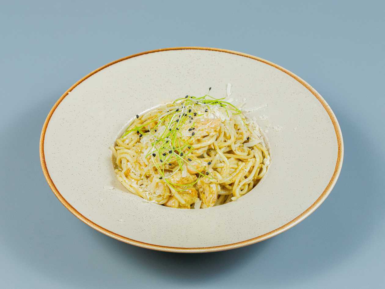 Spaghetti with pesto sauce