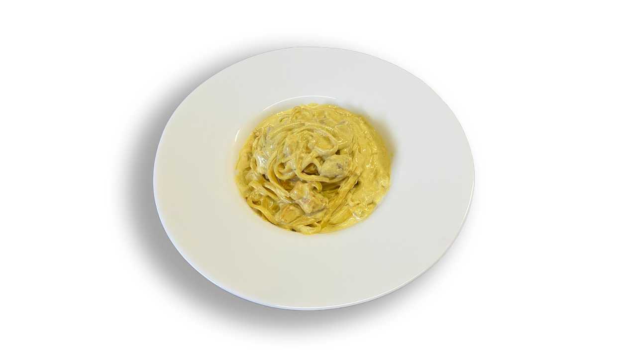 Spaghetti s piletinom u curry umaku