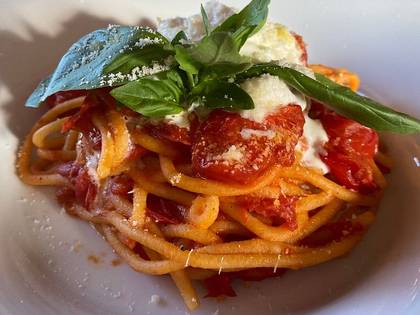 AL POMODORO FRESCO, BURRATA PUGLIESE  E BASILICO