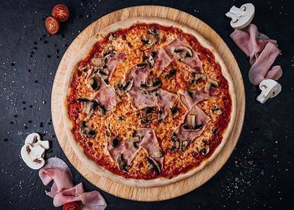Bezlepková pizza se šunkou a žampiony