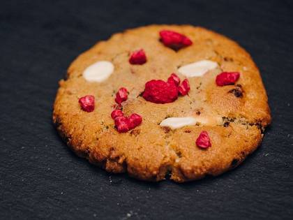 Amici Cookie - Bílá čokoláda s malinami