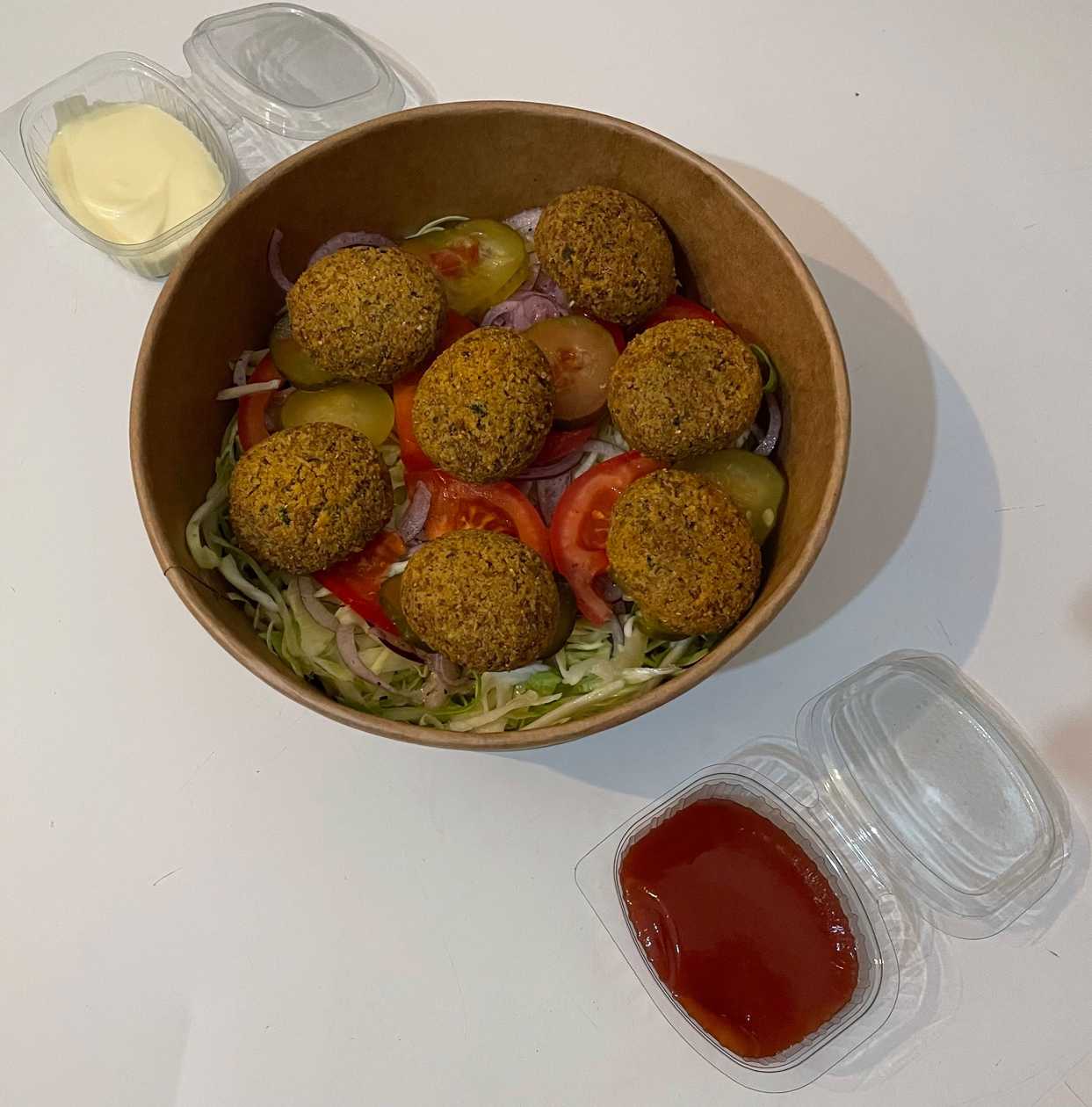 salata de falafel