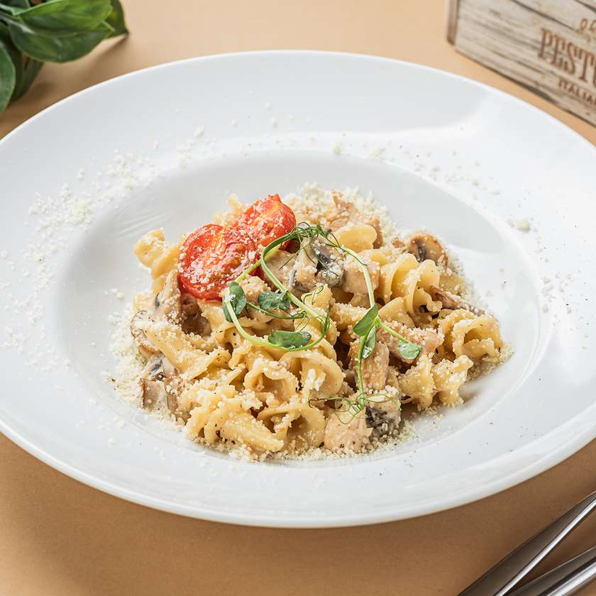 Маленька паста з куркою та грибами (300 г)