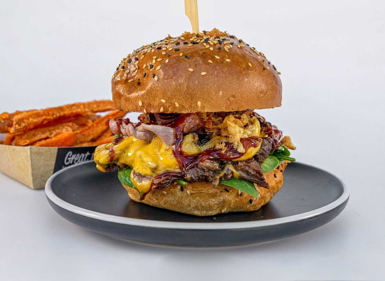 Easy Beef Burger with sweet potato fries