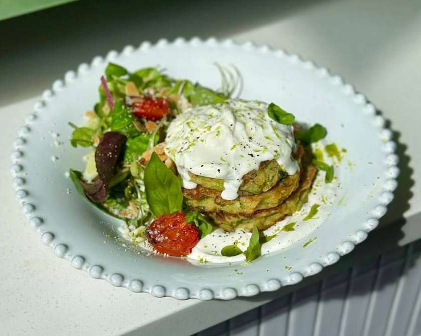 Zucchini fritters with stracciatella