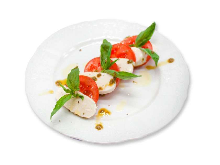 51. Salát Caprese