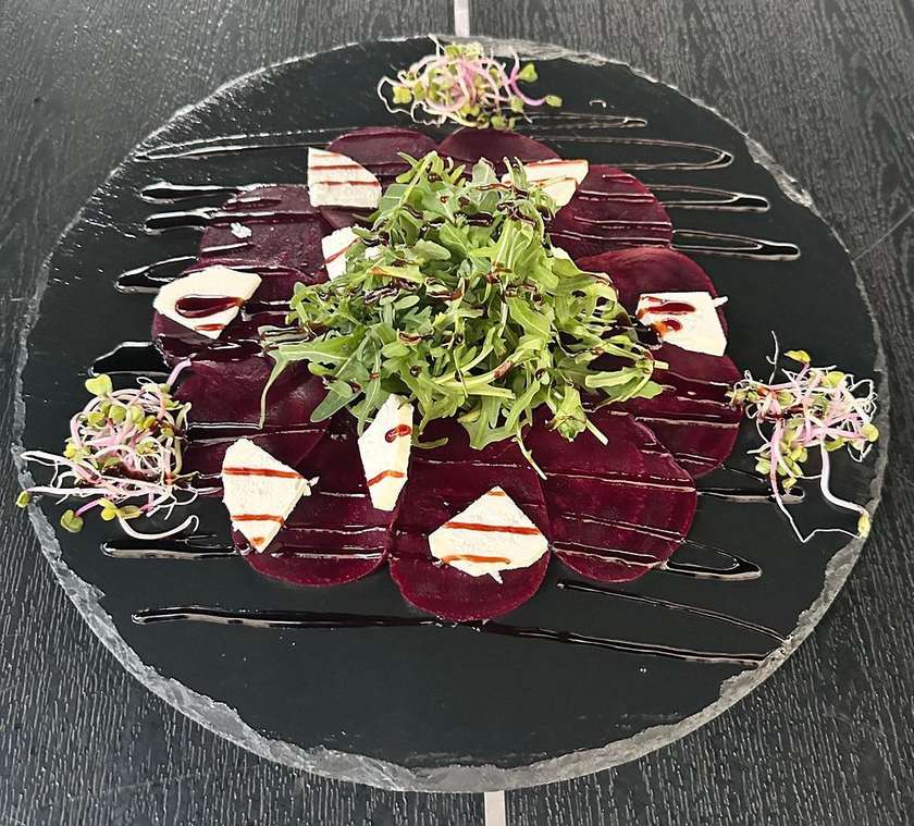 28 . Сarpaccio s červenou řepou