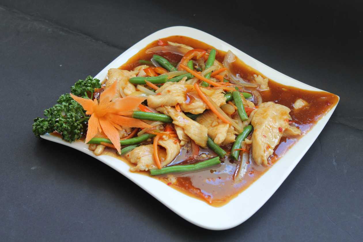 26.Spicy chicken with garlic with rice