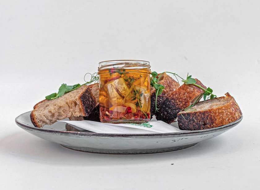 Marinated Cashew Hermelín