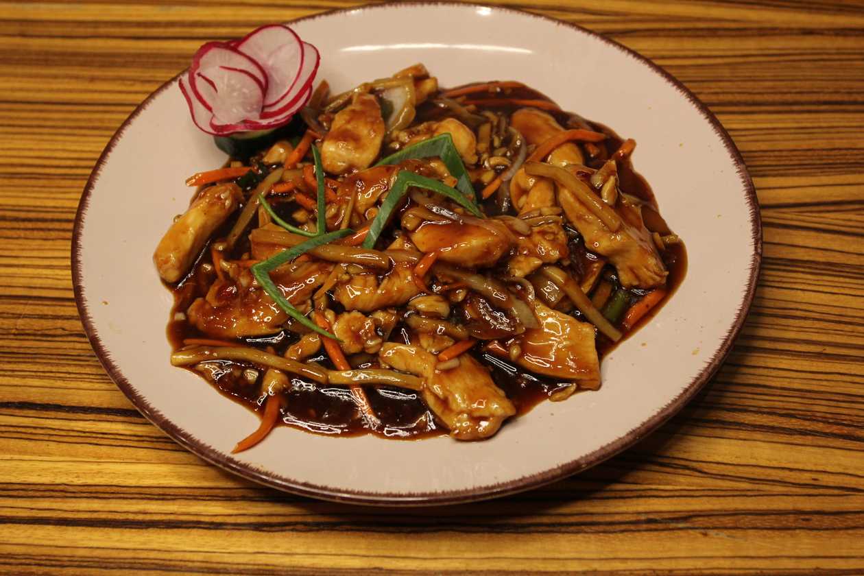 25.Chicken strips in Beijing sauce with rice