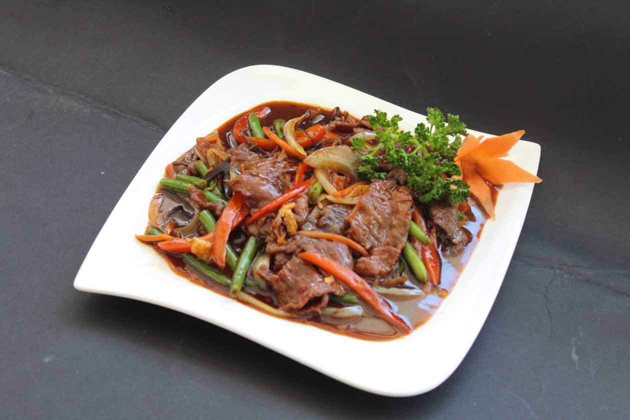 30.Spicy meat with mushrooms Thai style with rice and chicken
