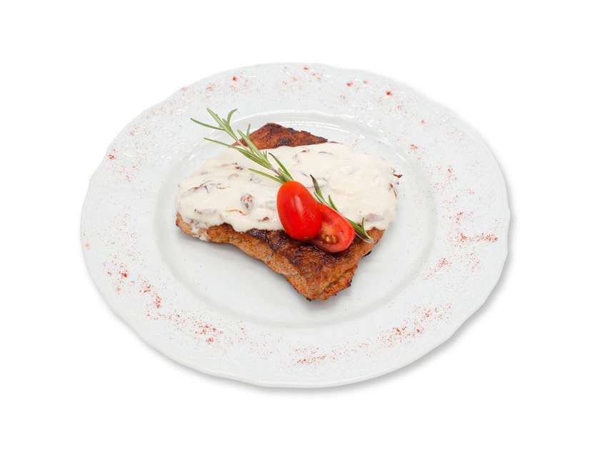 37. Medailonky z vepřové panenky s houbovouo máčkou