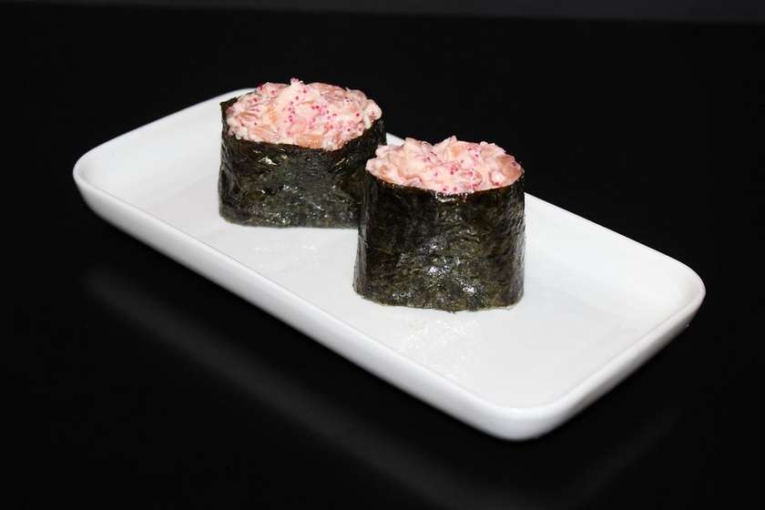 Гункана з лососем (2шт)