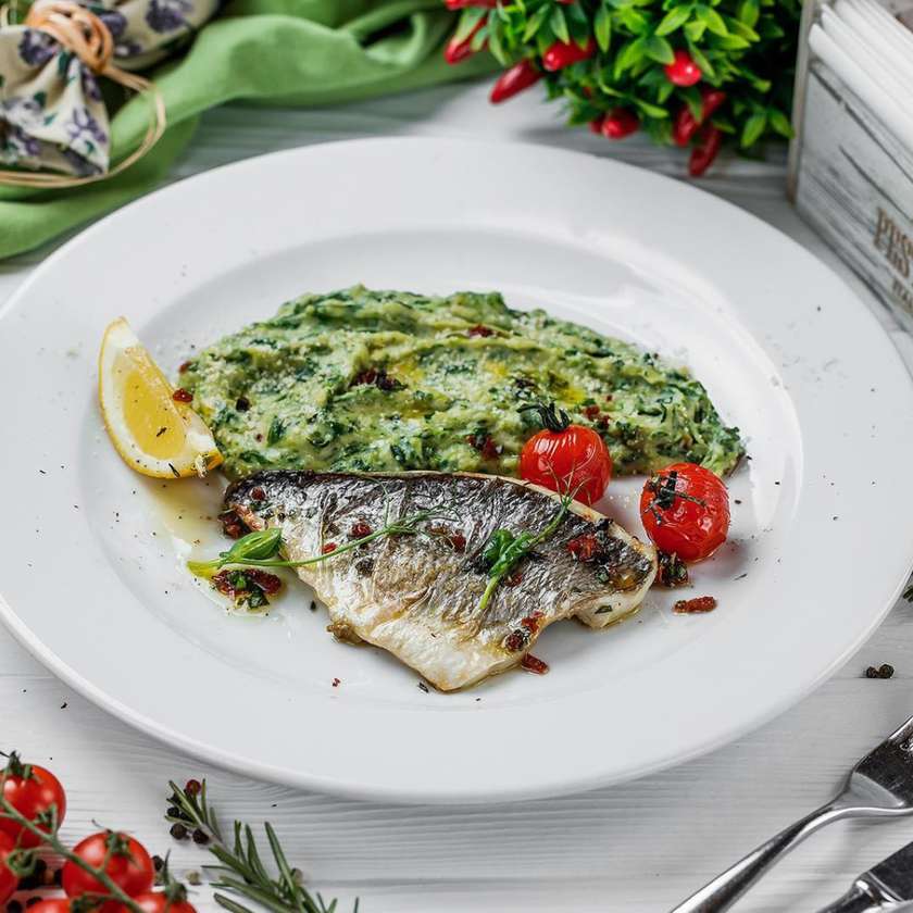 Філе дорадо з пюре та шпинатом ( 90/170/50 г)