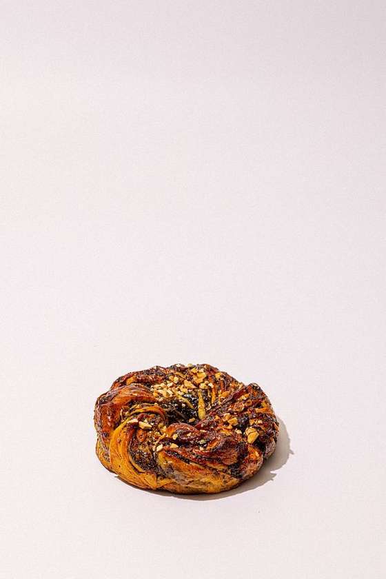 Cruffin with passion fruit and poppy seeds