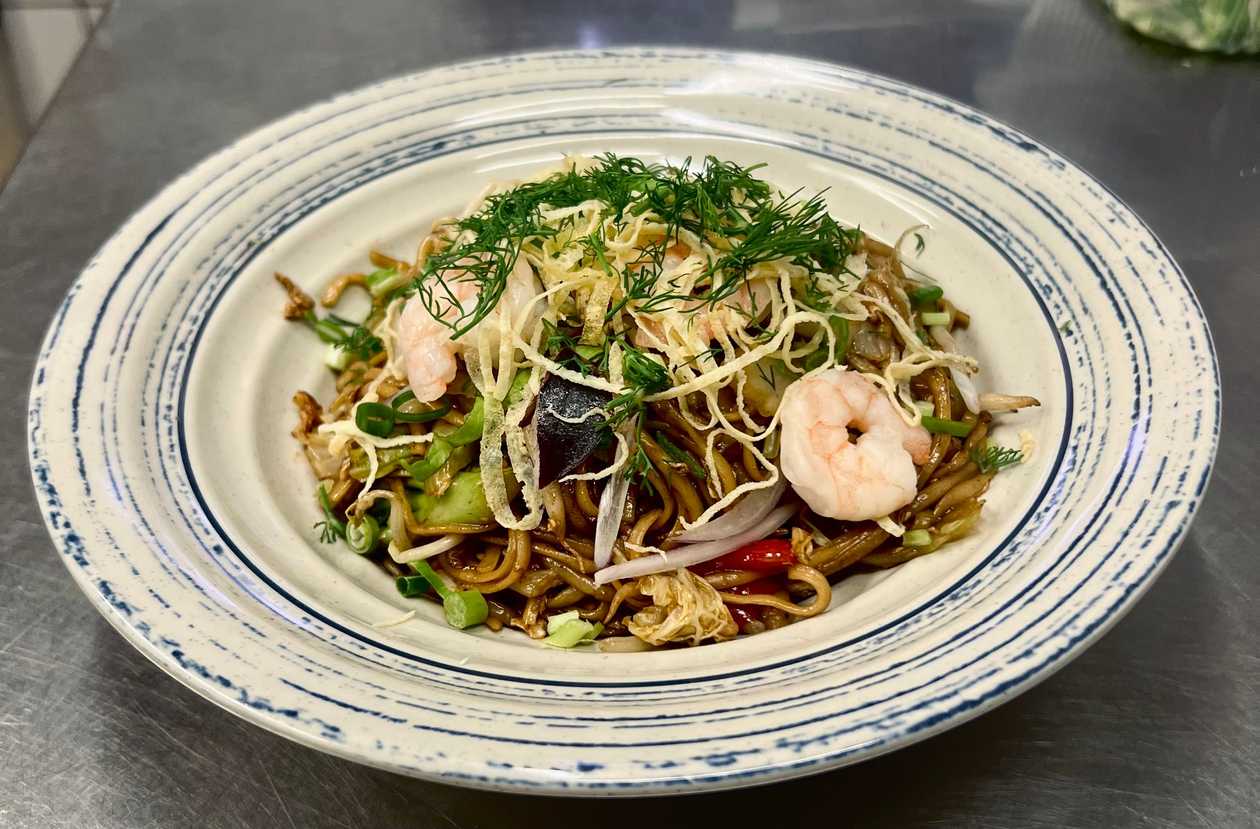 Makaron Chow Mein z Krewetkami