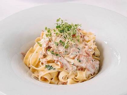 Tagliatelle al Prosciutto e Crema di Parmigiano
