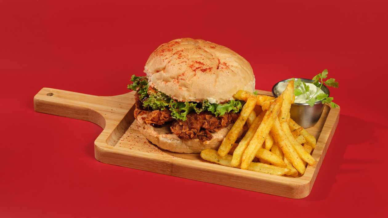 Club Hariyali Chicken Burger+Fries+Sauce