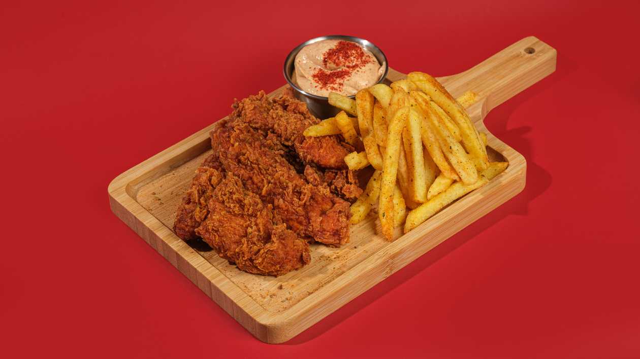 8 Pcs Spicy Strips+Fries+Sauce