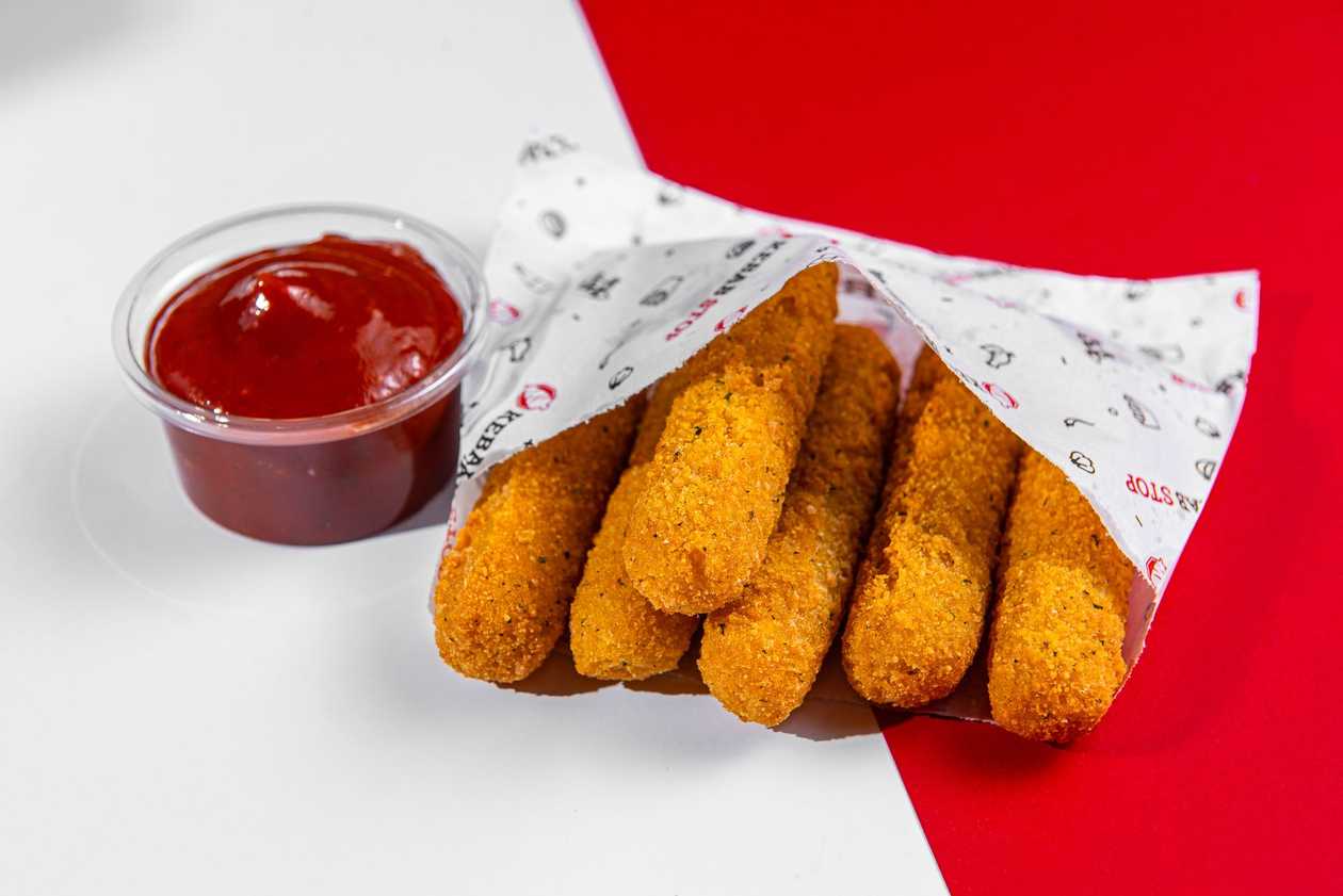 Mozzarella juustupulgad kastmega (6 tk)