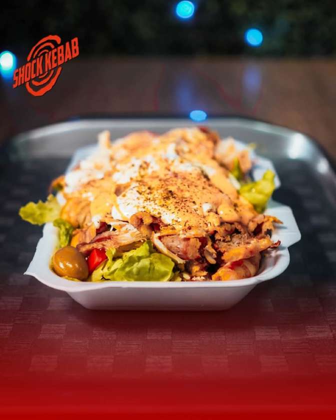 Salată cu carne rotisată