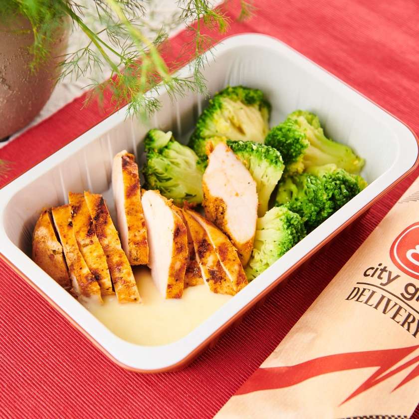 Pui cu broccoli și sos lemon butter „Overtake”